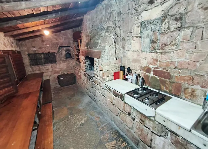 Fausto Cerca De Dinópolis